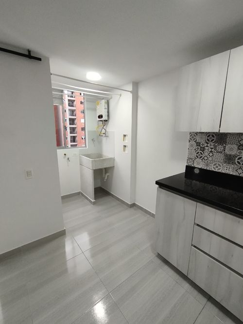 Apartamento de 2 alcobas en venta en Las Lomitas, Sabaneta, 65 m² · foto 4 de 11