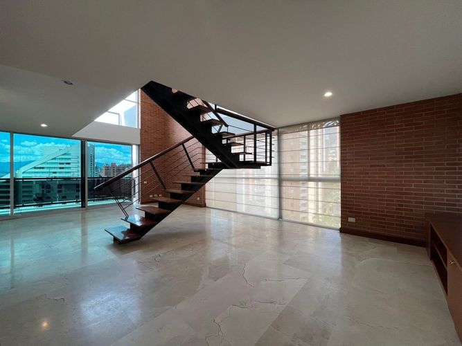 Apartamento de 3 alcobas en arriendo en El Poblado, Medellín, 207 m² · foto 4 de 18