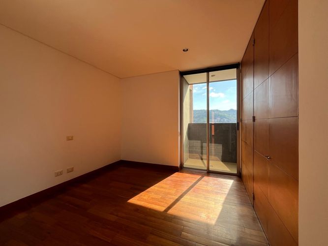 Apartamento de 3 alcobas en arriendo en El Poblado, Medellín, 207 m² · foto 14 de 18