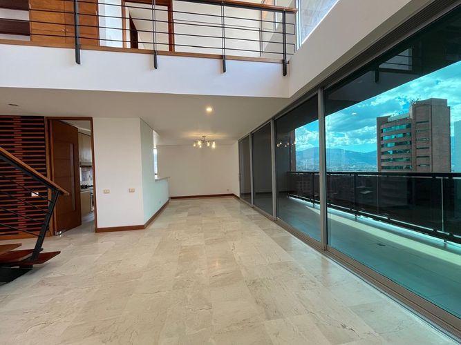 Apartamento de 3 alcobas en arriendo en El Poblado, Medellín, 207 m² · foto 3 de 18