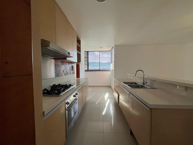 Apartamento de 3 alcobas en arriendo en El Poblado, Medellín, 207 m² · foto 7 de 18