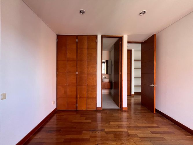 Apartamento de 3 alcobas en arriendo en El Poblado, Medellín, 207 m² · foto 13 de 18
