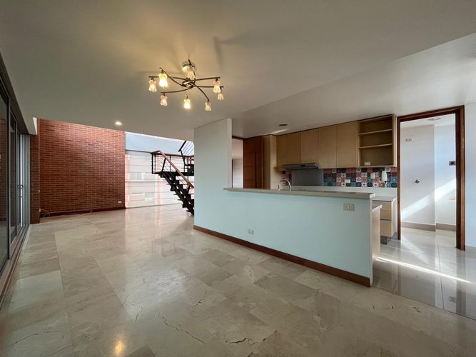 Apartamento de 3 alcobas en arriendo en El Poblado, Medellín, 207 m² · foto 2 de 18