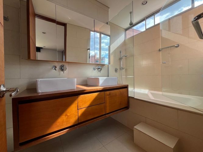 Apartamento de 3 alcobas en arriendo en El Poblado, Medellín, 207 m² · foto 15 de 18