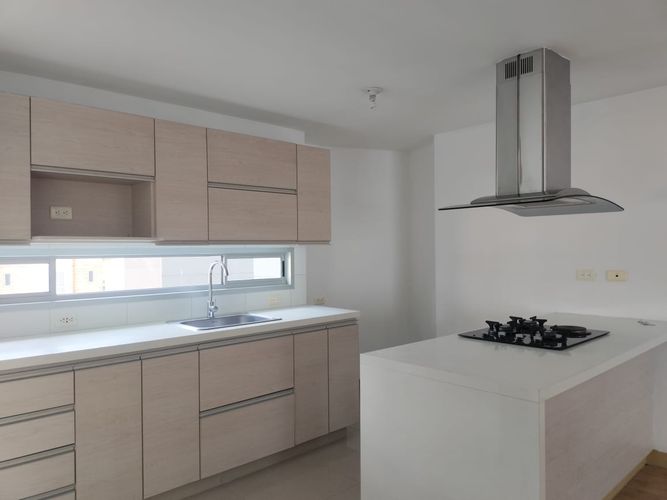 Apartamento de 3 alcobas en arriendo en El Poblado, Medellín, 114 m² · foto 6 de 19