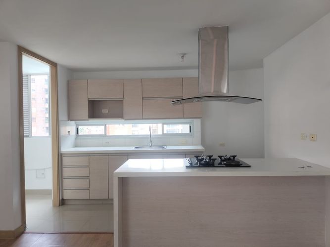 Apartamento de 3 alcobas en arriendo en El Poblado, Medellín, 114 m² · foto 5 de 19