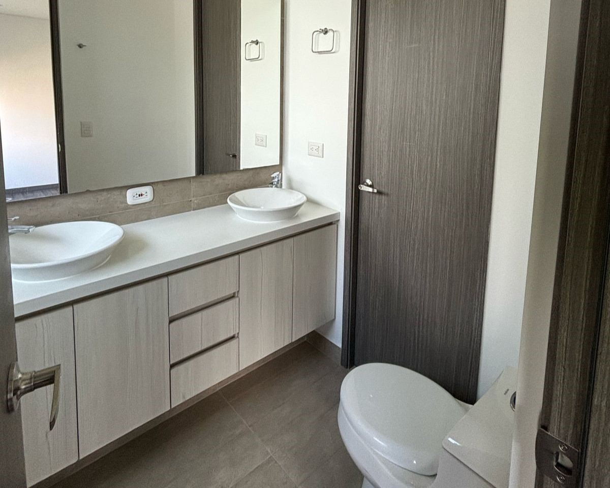 Apartamento en arriendo en La Pradera, Envigado · foto 8 de 10