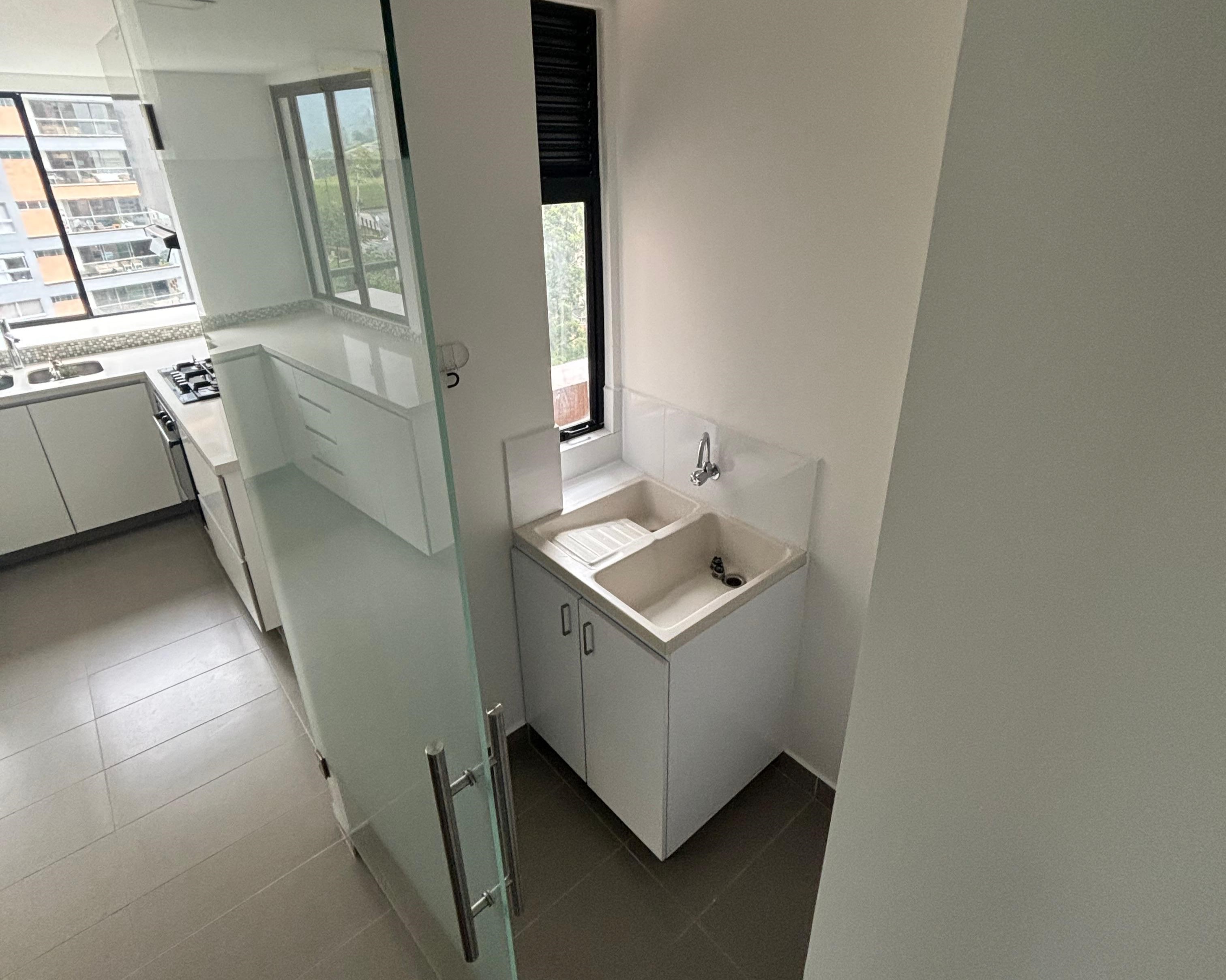 Apartamento en arriendo en La Pradera, Envigado · foto 4 de 10