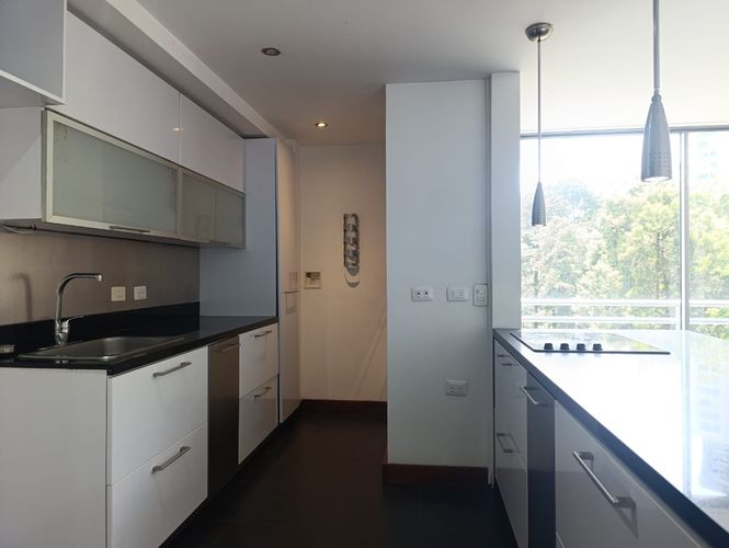 Apartamento en arriendo en El Poblado, Medellín · foto 5 de 13