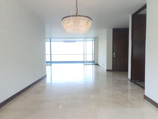 Apartamento de 3 alcobas en venta en El Poblado, Medellín, 236 m² · foto 1 de 18