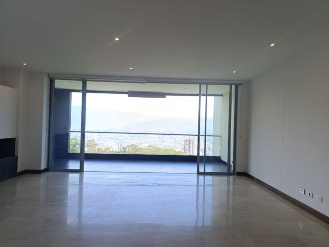 Apartamento de 3 alcobas en venta en El Poblado, Medellín, 236 m² · foto 3 de 18