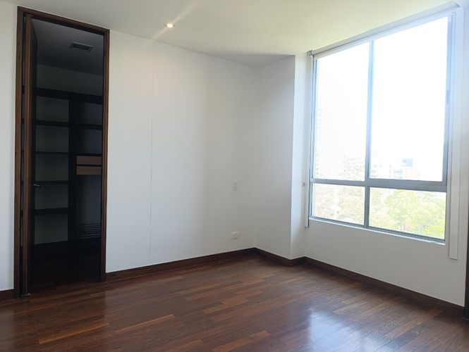 Apartamento de 3 alcobas en venta en El Poblado, Medellín, 236 m² · foto 12 de 18
