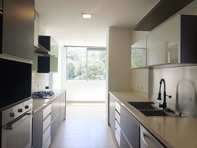 Apartamento de 3 alcobas en venta en El Poblado, Medellín, 236 m² · foto 6 de 18