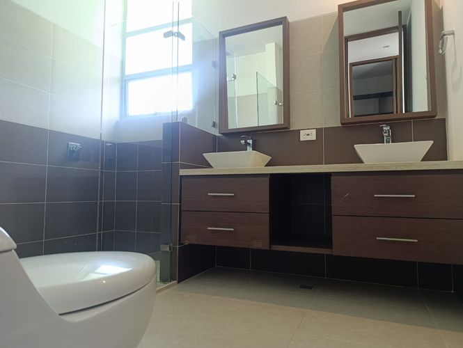 Apartamento de 3 alcobas en venta en El Poblado, Medellín, 236 m² · foto 15 de 18