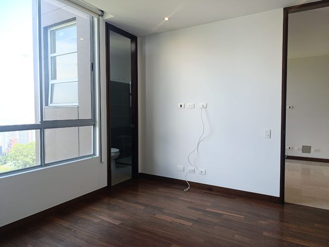 Apartamento de 3 alcobas en venta en El Poblado, Medellín, 236 m² · foto 13 de 18