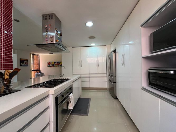 Apartamento de 3 alcobas en venta en El Poblado, Medellín, 170 m² · foto 5 de 19