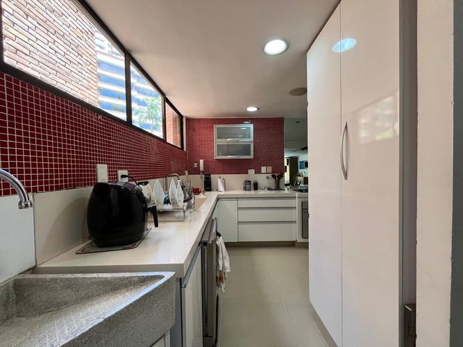 Apartamento de 3 alcobas en venta en El Poblado, Medellín, 170 m² · foto 6 de 19
