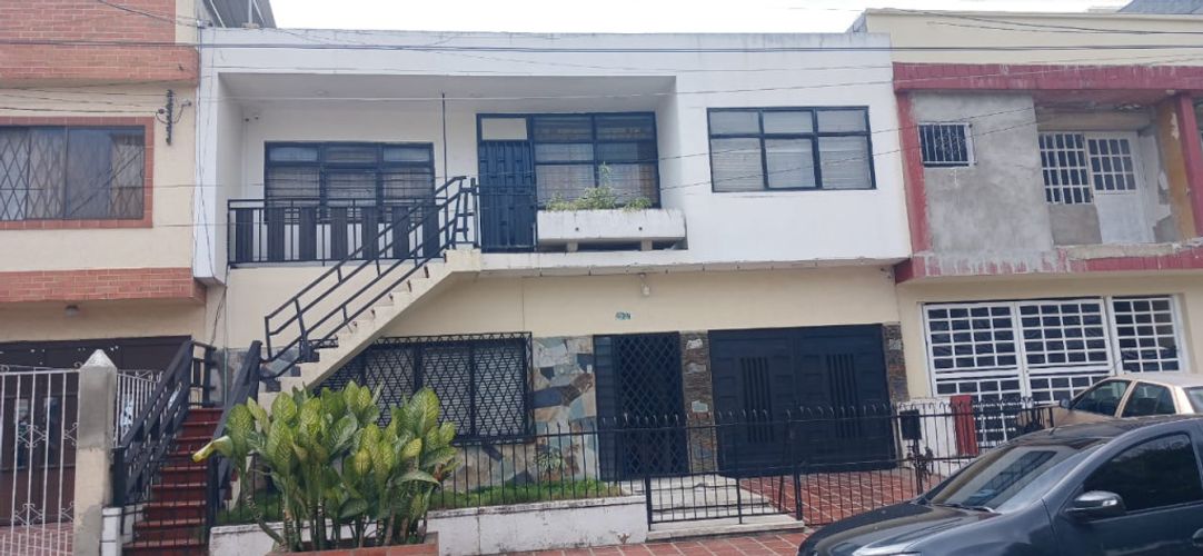 Casa de 8 alcobas en venta en Colseguros Andes, Cali, 244 m² · foto 2 de 24