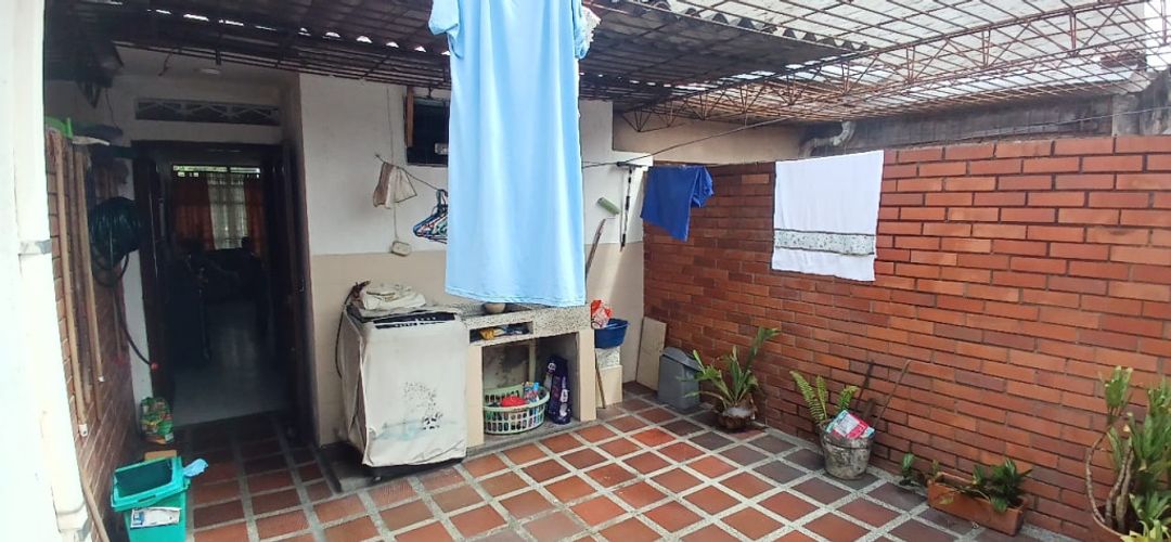 Casa de 8 alcobas en venta en Colseguros Andes, Cali, 244 m² · foto 18 de 24