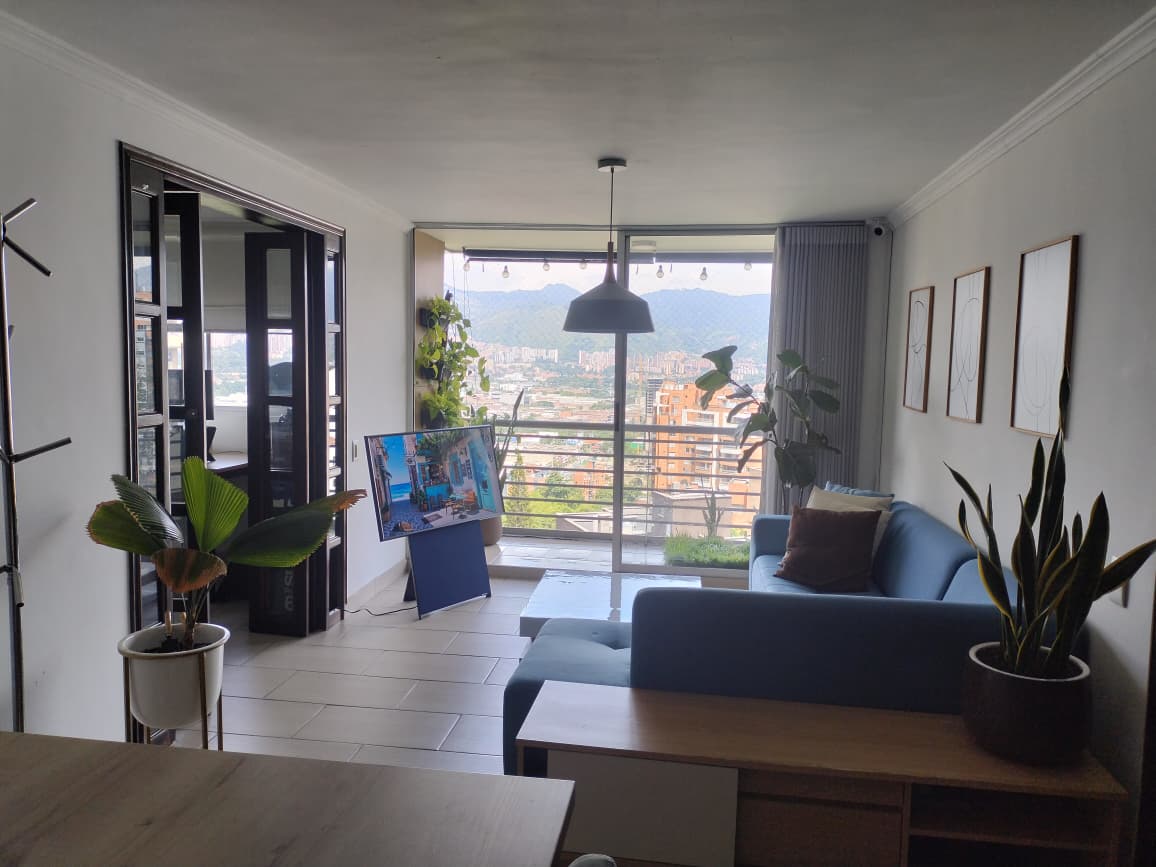 Apartamento en venta en El Poblado, Medellín · foto 2 de 17