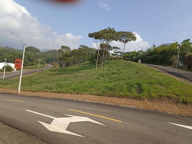 Lote en venta en Pance, Cali, 7414 m² · foto 2 de 9