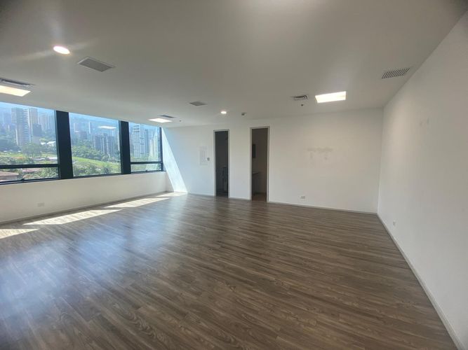 Oficina en arriendo en El Poblado, Medellín, 61 m² · foto 3 de 18