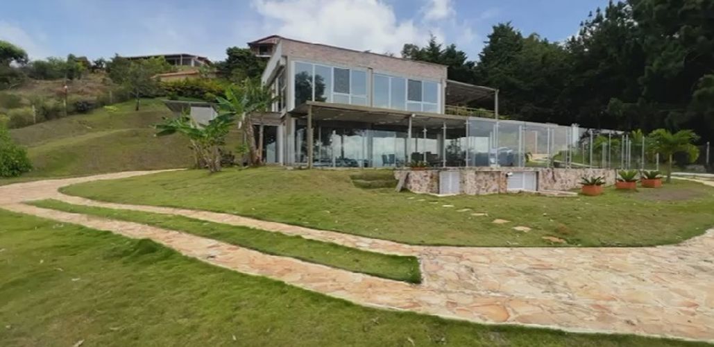 Casa de 4 alcobas en venta en Mesa De Los Santos, Piedecuesta, 220 m² · foto 2 de 8