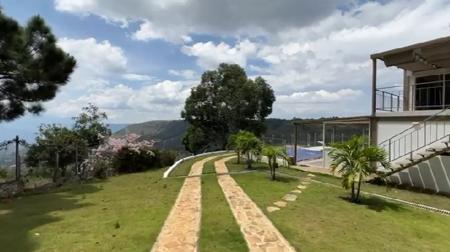 Casa de 4 alcobas en venta en Mesa De Los Santos, Piedecuesta, 220 m² · foto 3 de 8