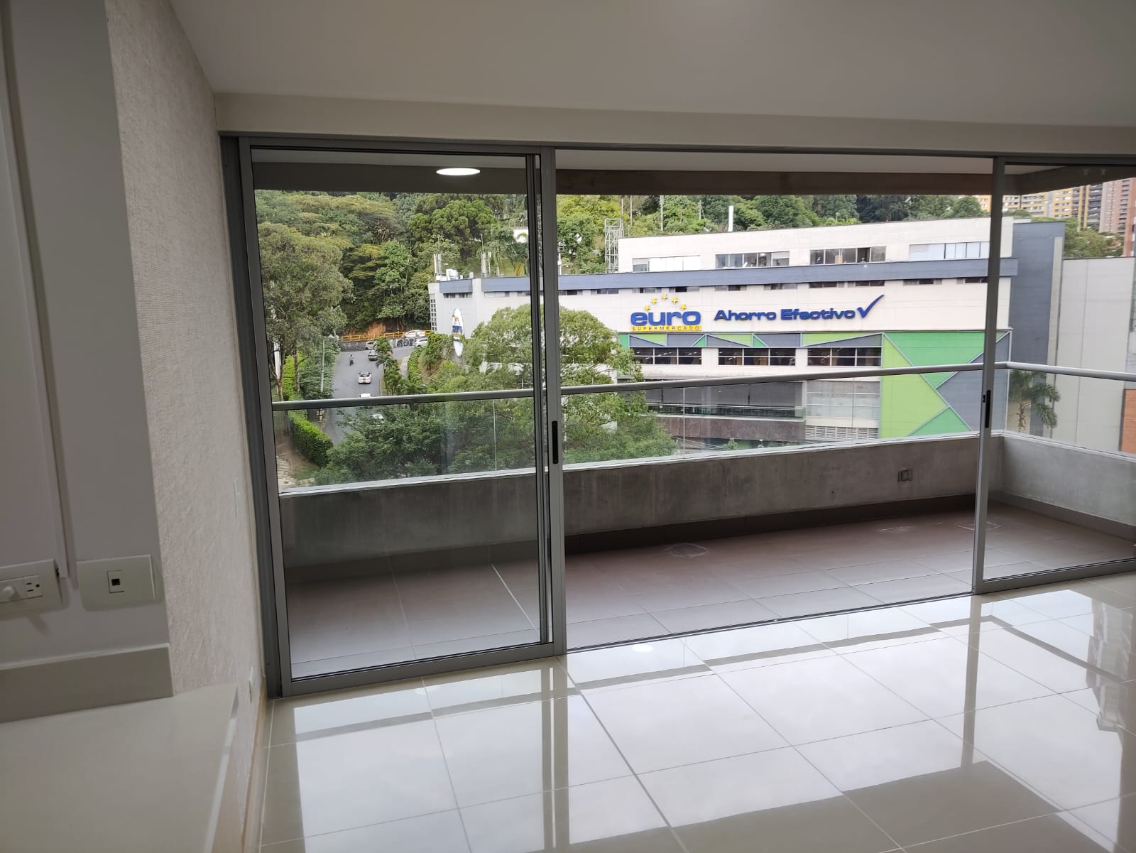 Apartamento en arriendo en Castropol, Medellín · foto 2 de 14
