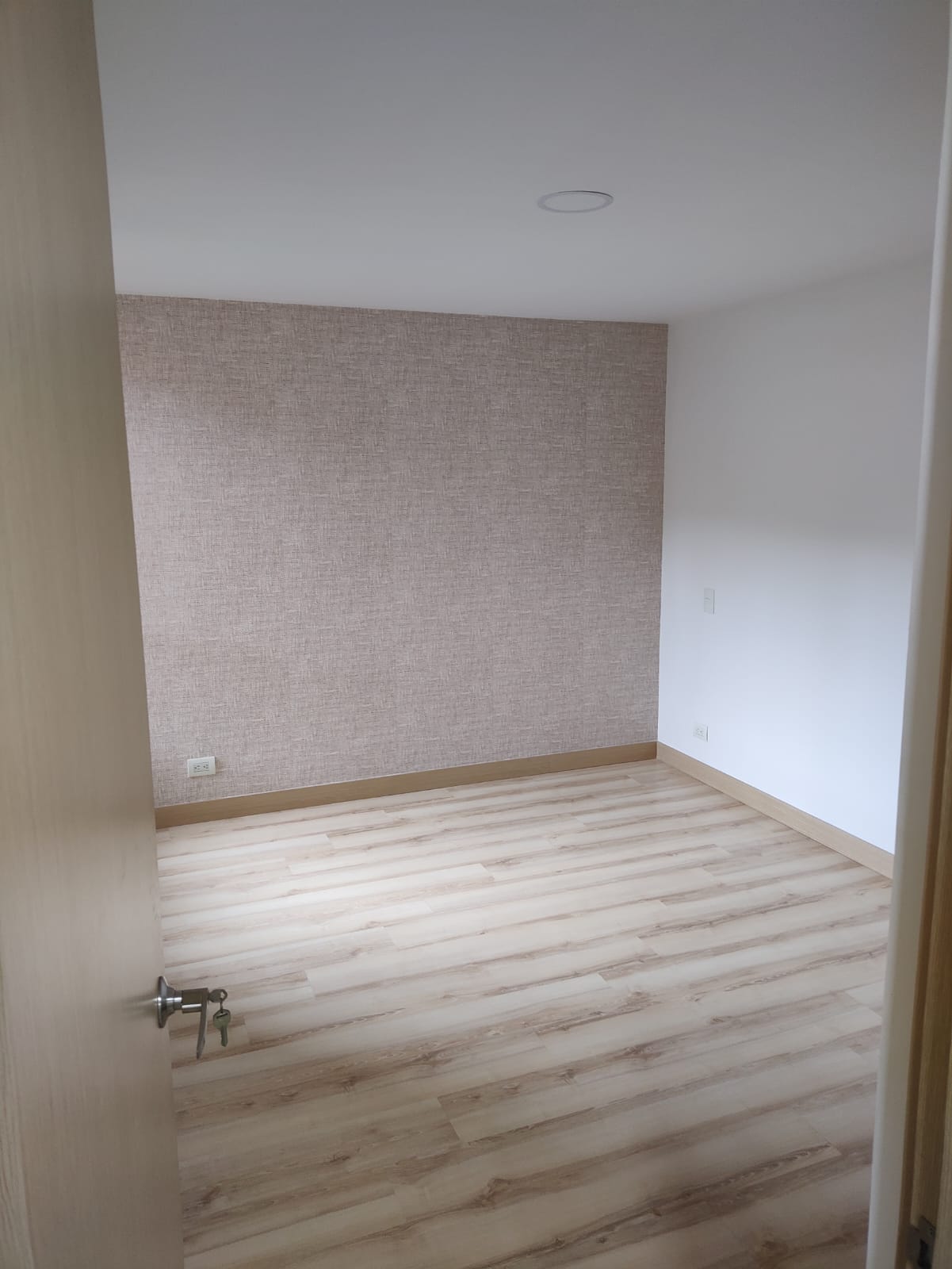 Apartamento en arriendo en Castropol, Medellín · foto 5 de 14