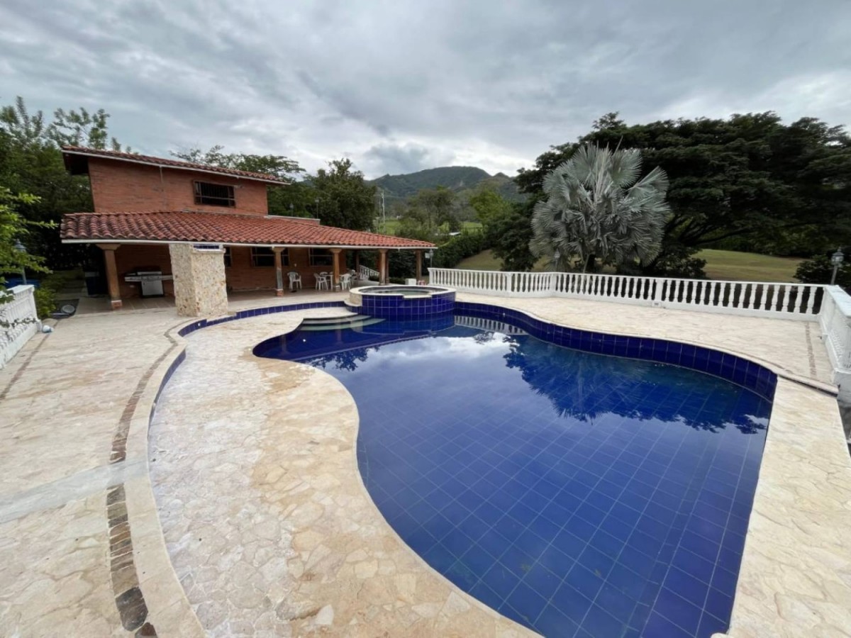 4BR Country House in Paso real (559 m²) for Sale