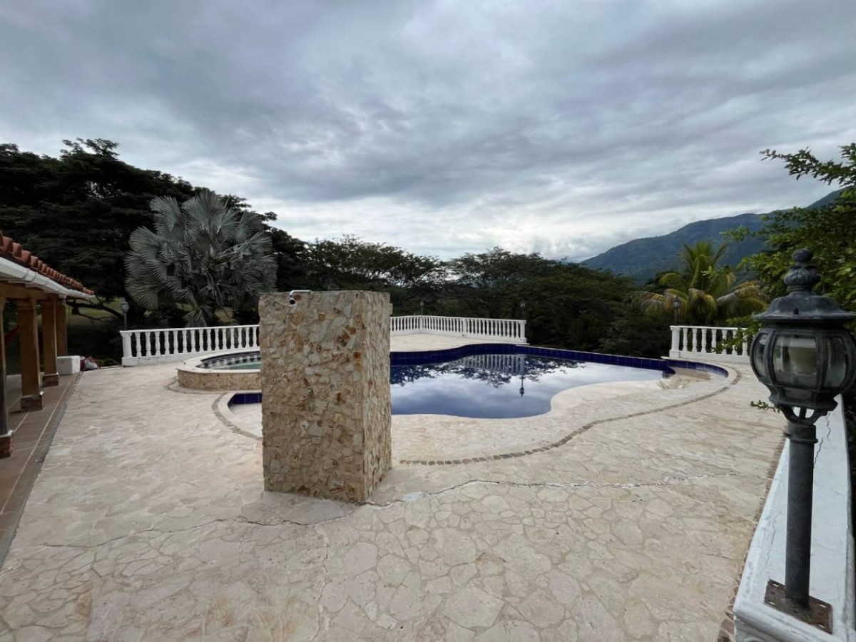 4BR Country House in Paso real (559 m²) for Sale - 4
