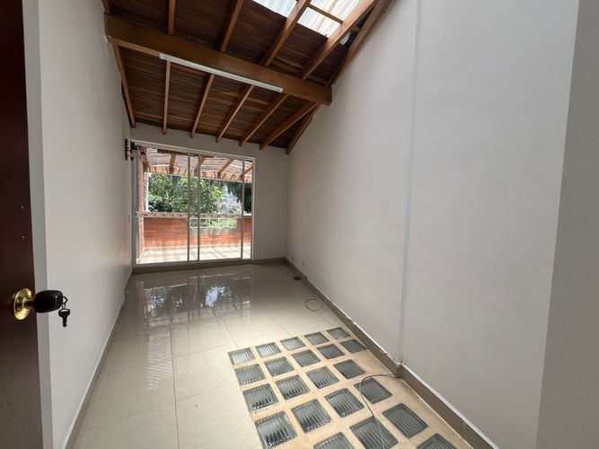 Casa de 3 alcobas en venta en La Pradera, Envigado, 230 m² · foto 7 de 19