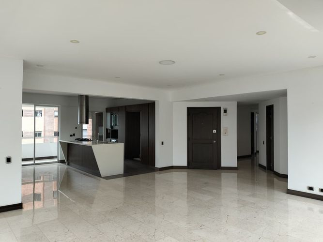 Apartamento de 3 alcobas en arriendo en Transversal Inferior, Medellín, 160 m² · foto 3 de 18