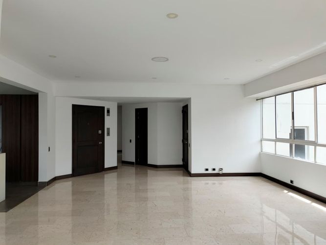 Apartamento de 3 alcobas en arriendo en Transversal Inferior, Medellín, 160 m² · foto 2 de 18