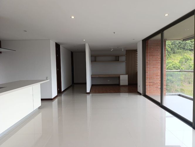 Apartamento de 2 alcobas en arriendo en El Tesoro, Medellín, 110 m² · foto 7 de 19