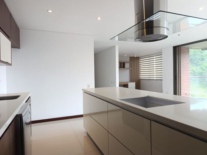 Apartamento de 2 alcobas en arriendo en El Tesoro, Medellín, 110 m² · foto 8 de 19