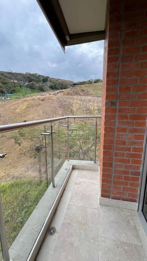 Apartamento de 3 alcobas en venta en Cristales, Cali, 185 m² · foto 18 de 24