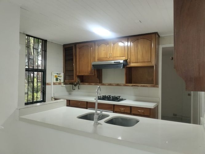 Apartamento de 3 alcobas en arriendo en El Poblado, Medellín, 91 m² · foto 3 de 19