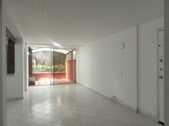 Apartamento de 3 alcobas en arriendo en El Poblado, Medellín, 91 m² · foto 2 de 19