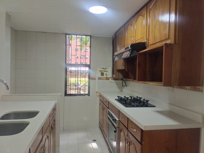 Apartamento de 3 alcobas en arriendo en El Poblado, Medellín, 91 m² · foto 4 de 19