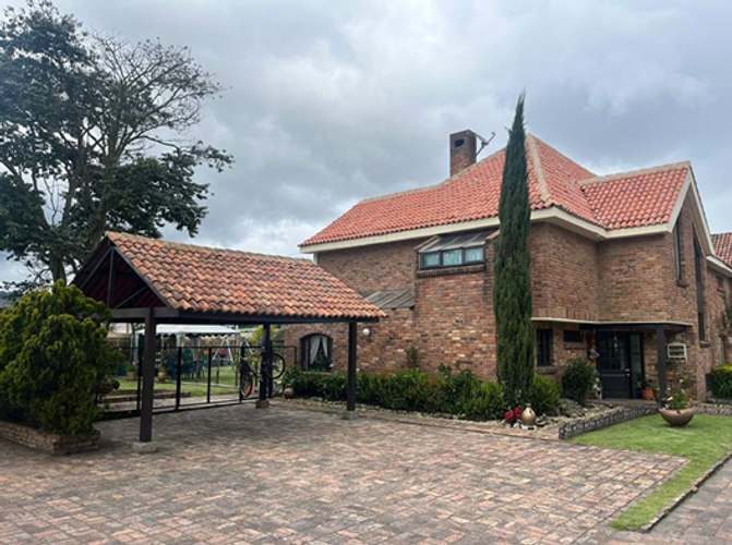 Casa en venta en San Jose De Bavaria, Bogotá · foto 2 de 6