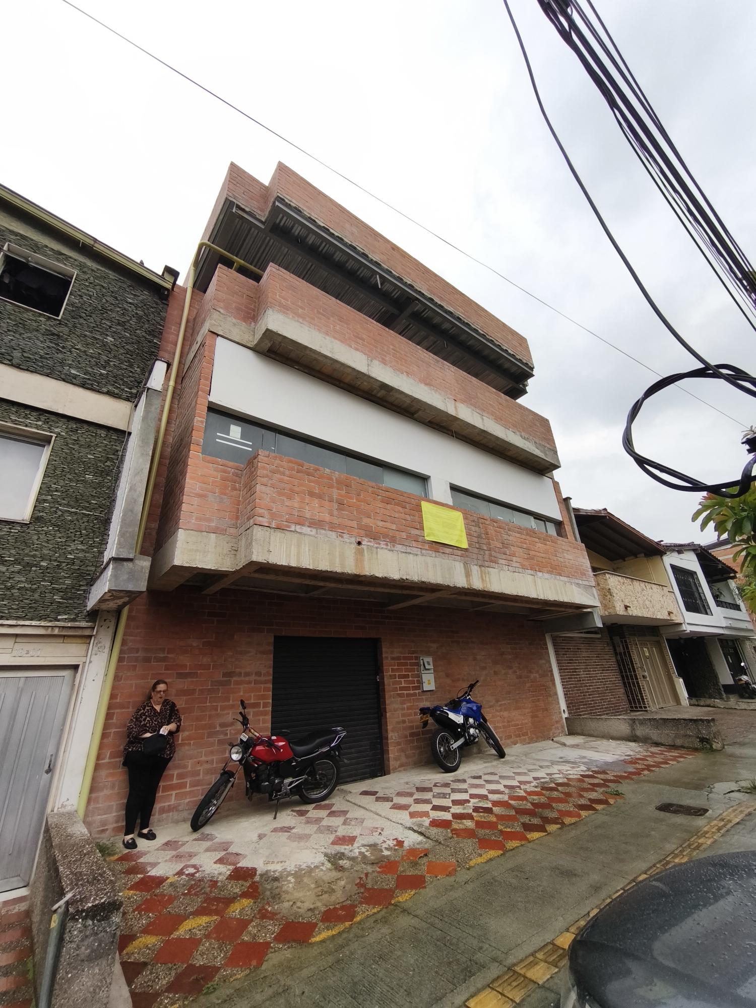 Building in Laureles (600 m²) for Sale - 4
