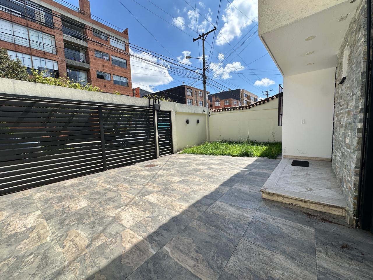 Casa en venta en Las Villas, Bogotá · foto 2 de 19