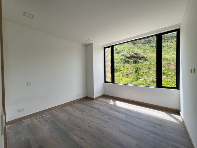 Casa de 3 alcobas en venta en Sajonia, Rionegro, 328 m² · foto 9 de 15