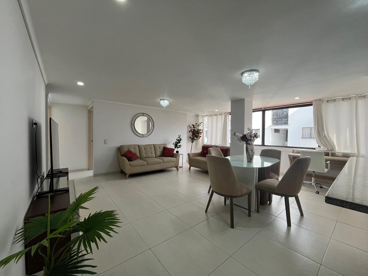 Apartamento en venta en El Poblado, Medellín · foto 3 de 17