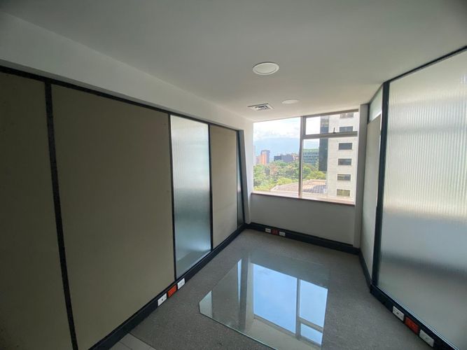 Oficina en arriendo en El Poblado, Medellín, 144 m² · foto 8 de 22