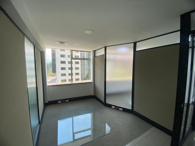 Oficina en arriendo en El Poblado, Medellín, 144 m² · foto 10 de 22
