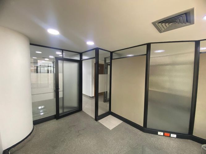Oficina en arriendo en El Poblado, Medellín, 144 m² · foto 11 de 22