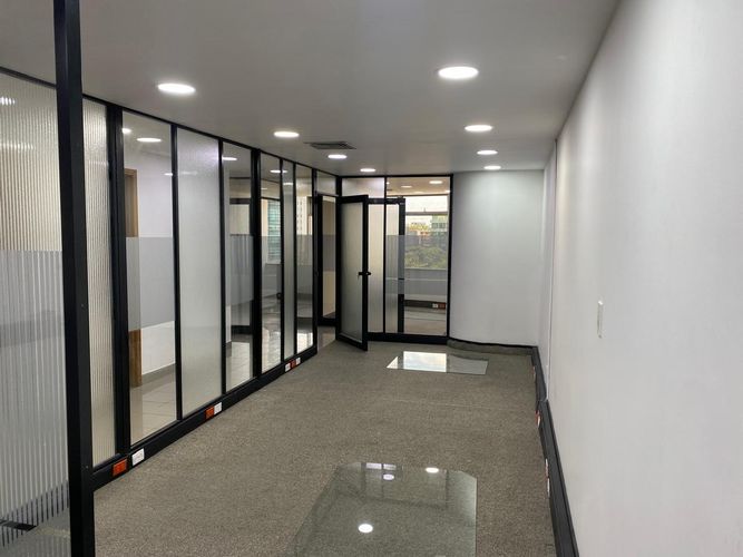 Oficina en arriendo en El Poblado, Medellín, 144 m² · foto 19 de 22